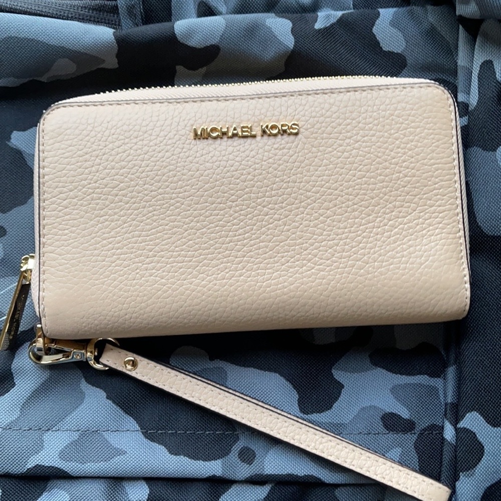 Michael Kors Jet Set Travel Lg Flat Multifunctional Phone Case-Wristlet-Wallet - Picture 5 of 16